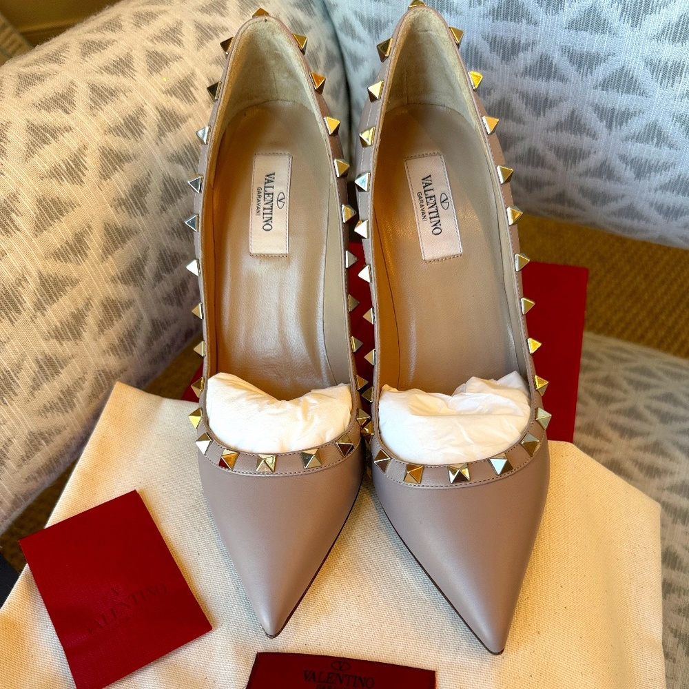 New! Valentino Rockstud Pumps in Poudre Size 38